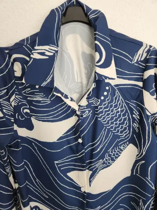 Camisa con estampado de peces