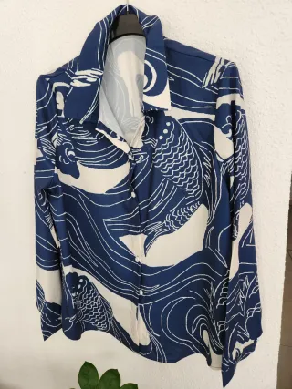 Camisa con estampado de peces