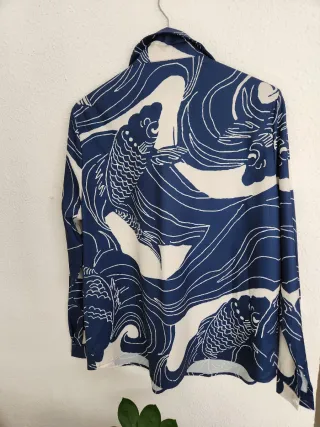 Camisa con estampado de peces