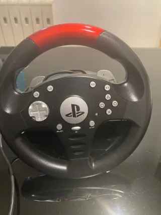 PS3 con volante, 2 mandos y 3 juegos