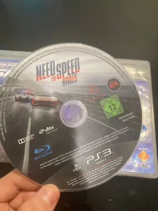 PS3 con volante, 2 mandos y 3 juegos