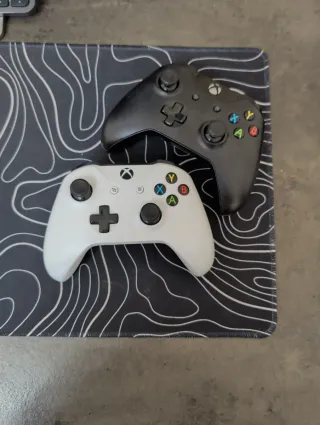 Mandos Xbox One (Negro y Blanco)