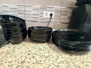 18 Platos IKEA negros