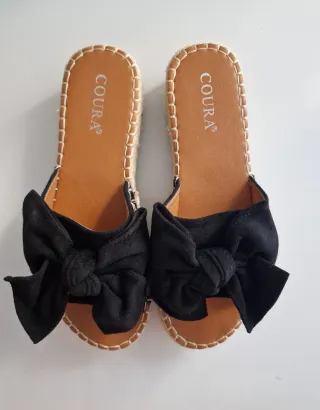 Sandalias negras con lazo