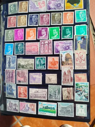 Lote de 300 sellos de España,Marruecos...