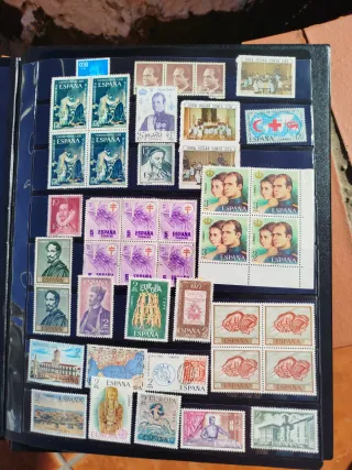 Lote de 300 sellos de España,Marruecos...