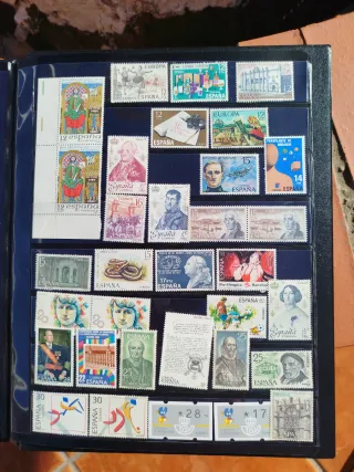 Lote de 300 sellos de España,Marruecos...