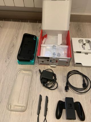 Nintendo Switch OLED, mandos, SD + accesorios.