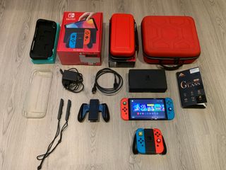 Nintendo Switch OLED, mandos, SD + accesorios.