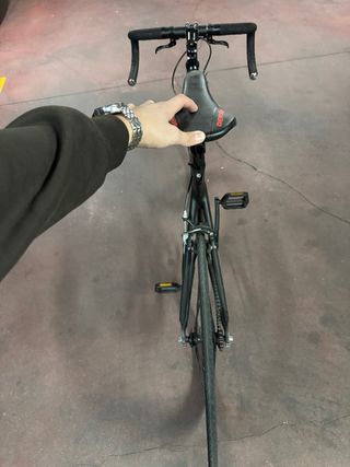 Bicicletta Fixie/pista moderna e minimalista per la città