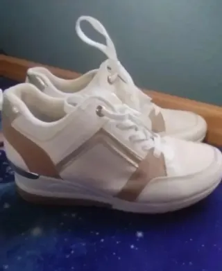 Zapatillas Mujer Blancas y Beige