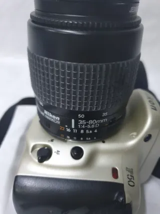 Cámara Nikon F50 Plata y Negra