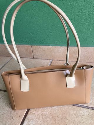 Bolso de hombro camel y beige