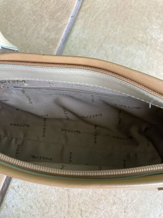 Bolso de hombro camel y beige