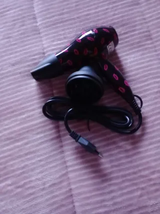 Secador de pelo de viaje con estampado de labios