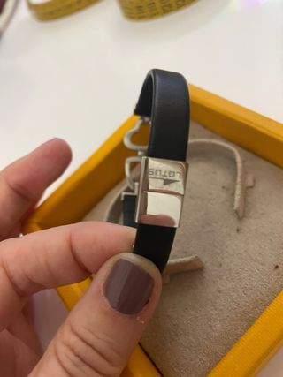 Pulsera Corazones Lotus Negra y Plateada