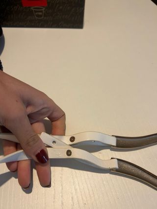 Cintura bianca con fibbia dorata