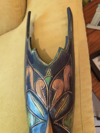 Máscara de madera decorativa