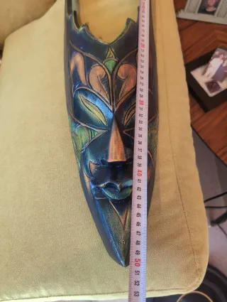 Máscara de madera decorativa