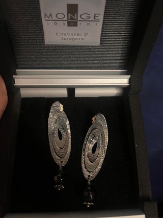 Pendientes Monge Joyeros con piedra negra