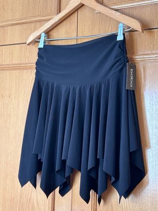 Falda BDBA negra talla L sin estrenar.