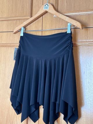 Falda BDBA negra talla L sin estrenar.