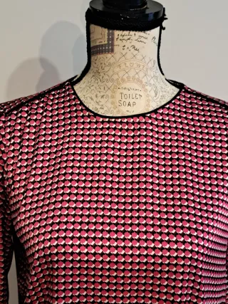 Blusa de raso con estampado geométrico