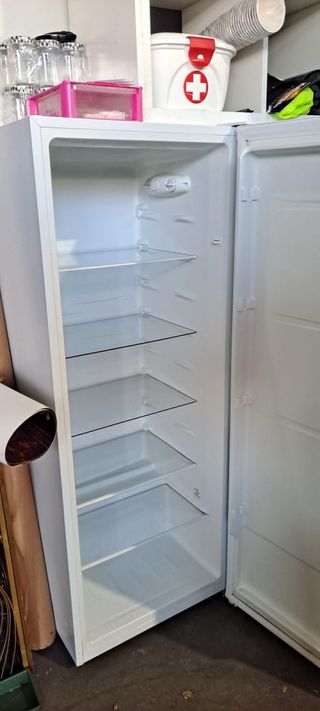 Nevera vertical blanca