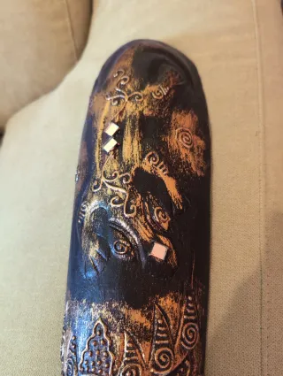 Máscara Decorativa Tribal Dorada