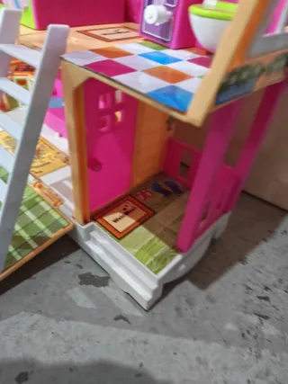 Casita de muñecas barriguita  2 plantas con piscin