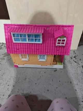 Casita de muñecas barriguita  2 plantas con piscin
