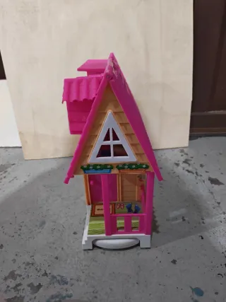 Casita de muñecas barriguita  2 plantas con piscin