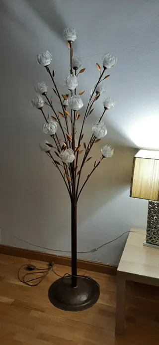 Lámpara de pie floral metal y cristal