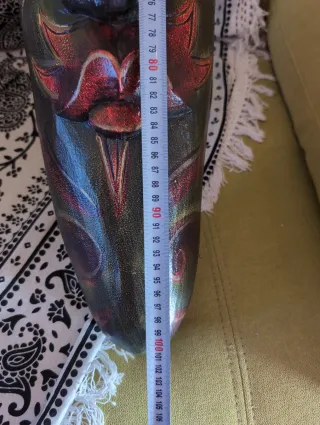 Máscara de madera artesanal