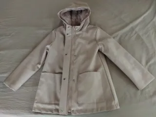 Abrigo niña Mango impermeable con capucha