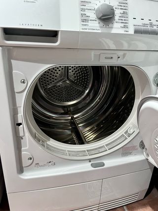 Secadora AEG Lavatherm 8KG Silent System Plus Cond