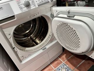 Secadora AEG Lavatherm 8KG Silent System Plus Cond