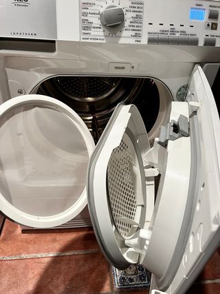 Secadora AEG Lavatherm 8KG Silent System Plus Cond