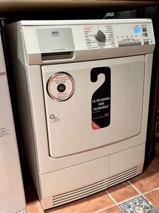 Secadora AEG Lavatherm 8KG Silent System Plus Cond