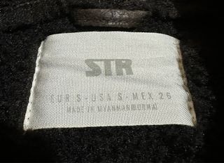 Cazadora Stradivarius corta efecto piel