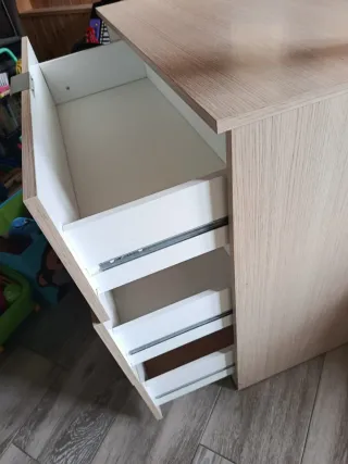 Cajonera de madera y plástico