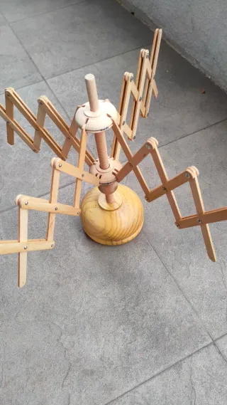 Devanador de madera antiguo