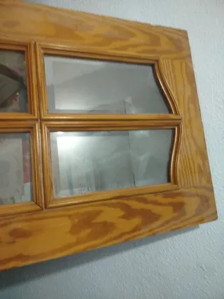 Puerta de madera con cristales