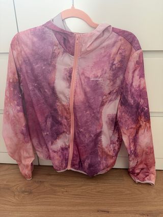 Chaqueta impermeable running rosa y morada
