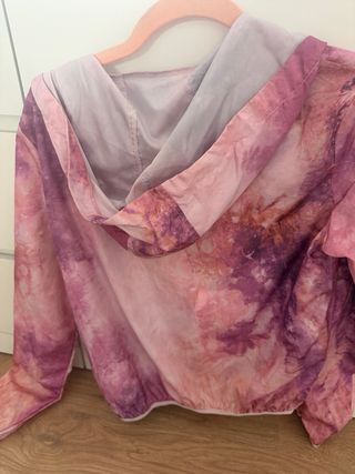 Chaqueta impermeable running rosa y morada