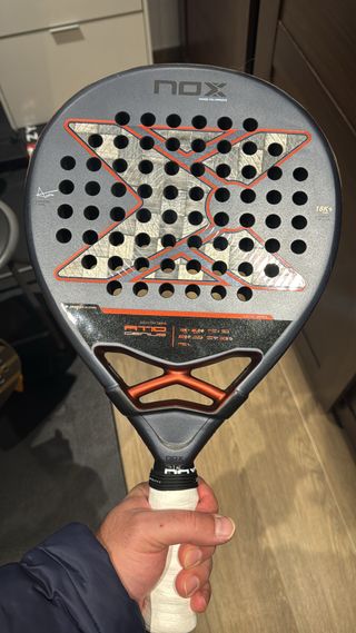 Pala Padel NOX AT10 Genius 18K Alum Tapia