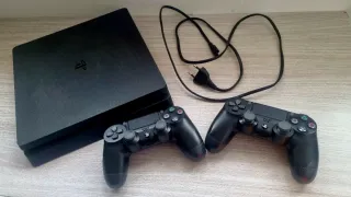 PS4 Slim 500GB + 2 Mandos + Juegos originales