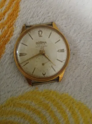 Reloj Dogma Dorado y Blanco