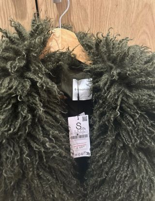 Abrigo pelo verde Stradivarius