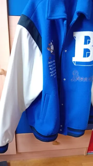 Chaqueta bomber Universitaria Azul y Blanca